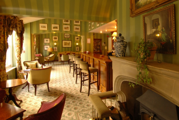 The Bar at the Cotswold Lodge Hotel British in Oxford, Oxfordshire ...